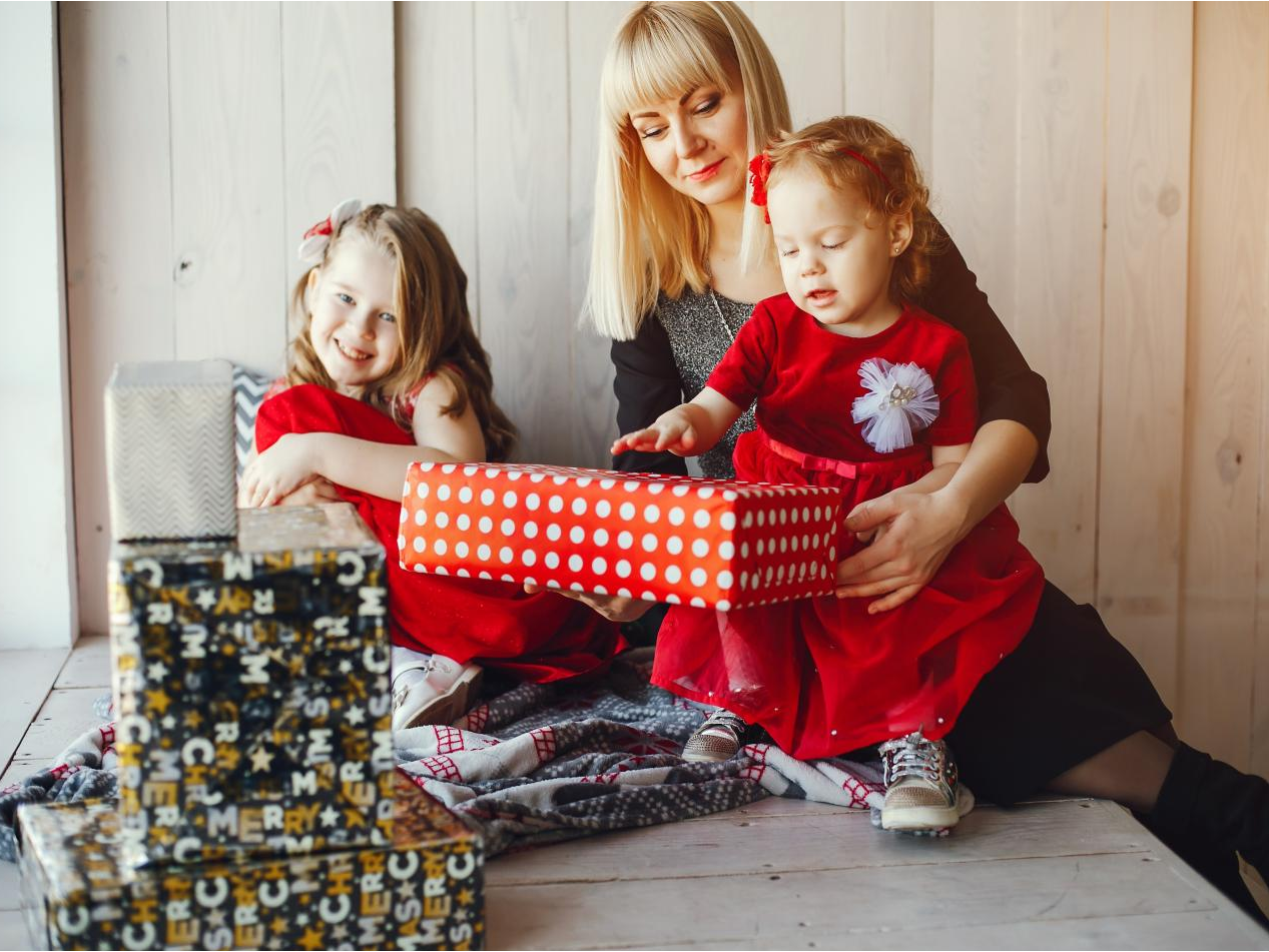 Brûler les calories du lendemain de Noël : Le meilleur entraînement complet à faible impact à la maison pour les familles